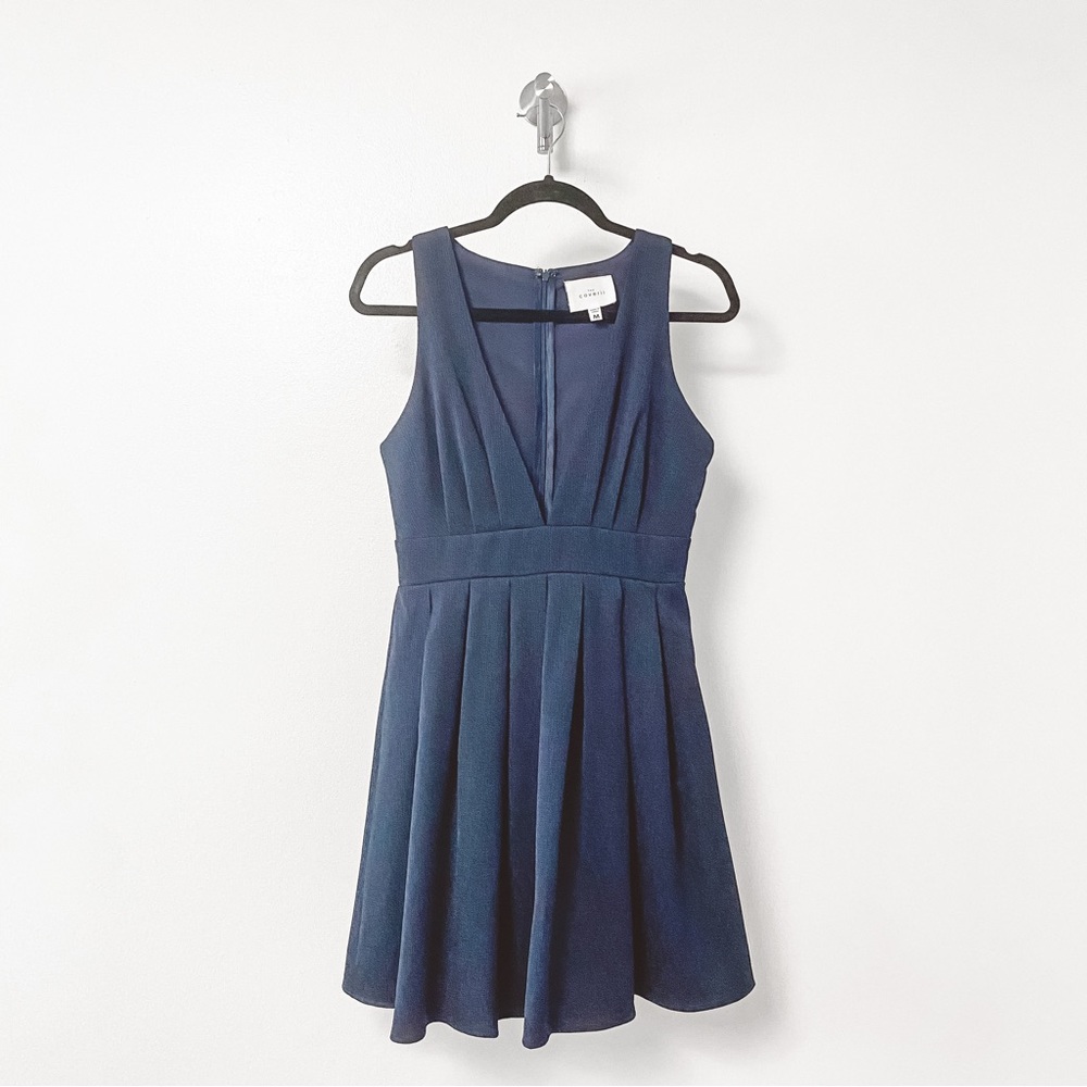 The Coverii Holiday Preppy Chic Plunge Neck‎ Pleated Navy Blue Mini Dress Medium